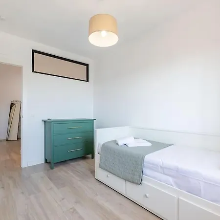 Apartment Renovated Townhouse Walk To And Golf Rdr417